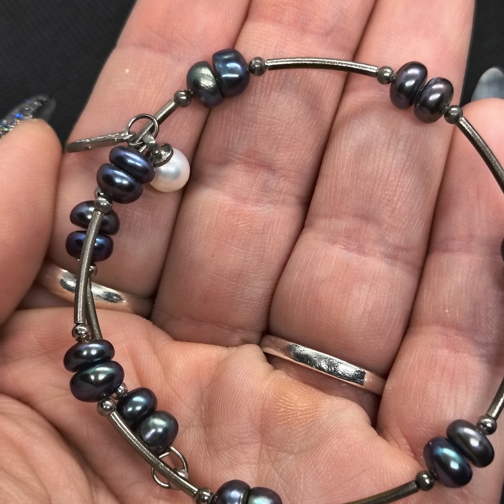 Elegant Black Pearl Bracelet